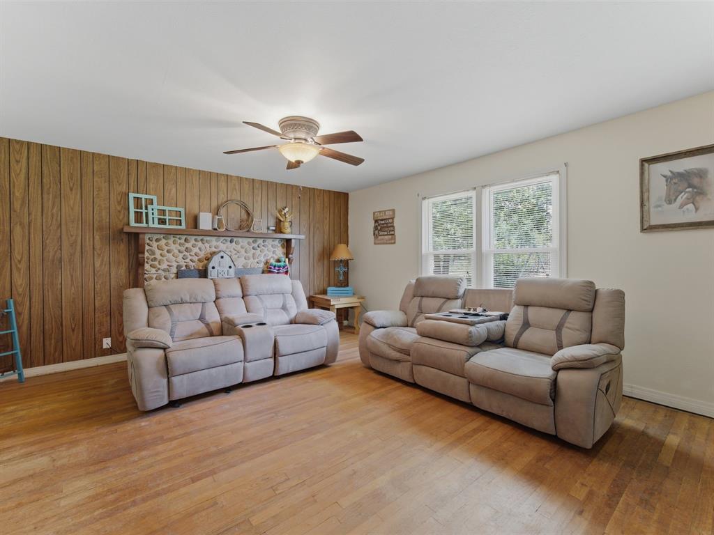 381 Bynum Road Bowie, TX 76230 - Photo 9 of 40