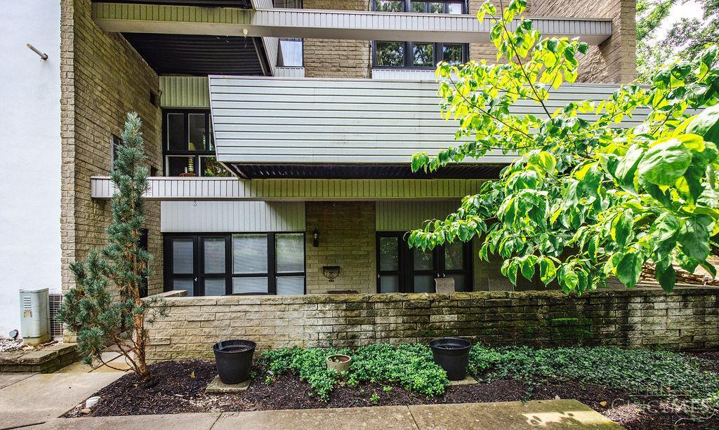 399 West Galbraith Road, Unit 101 Cincinnati, OH 45215 - Photo 1 of 35