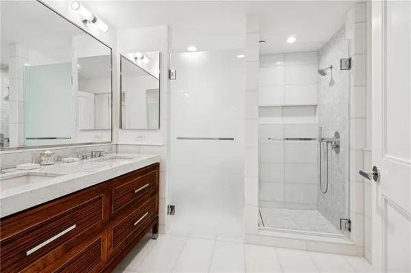 $8,000 | 2 Canal Street, Unit 2309, New Orleans, LA 70130