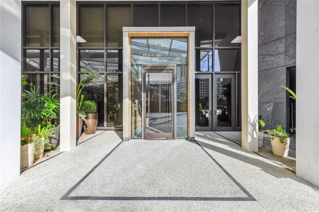 $8,000 | 2 Canal Street, Unit 2309, New Orleans, LA 70130