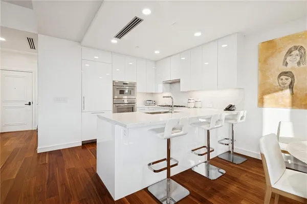 $8,000 | 2 Canal Street, Unit 2309, New Orleans, LA 70130