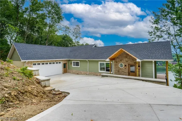 $768,800 | 15 Huron Trail, Malvern, OH 44644