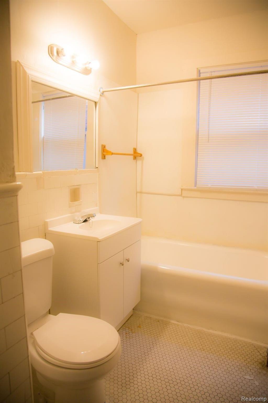 2475 Gladstone Street Detroit, MI 48206 - Photo 12 of 12 2475 gladstone 6.jpeg