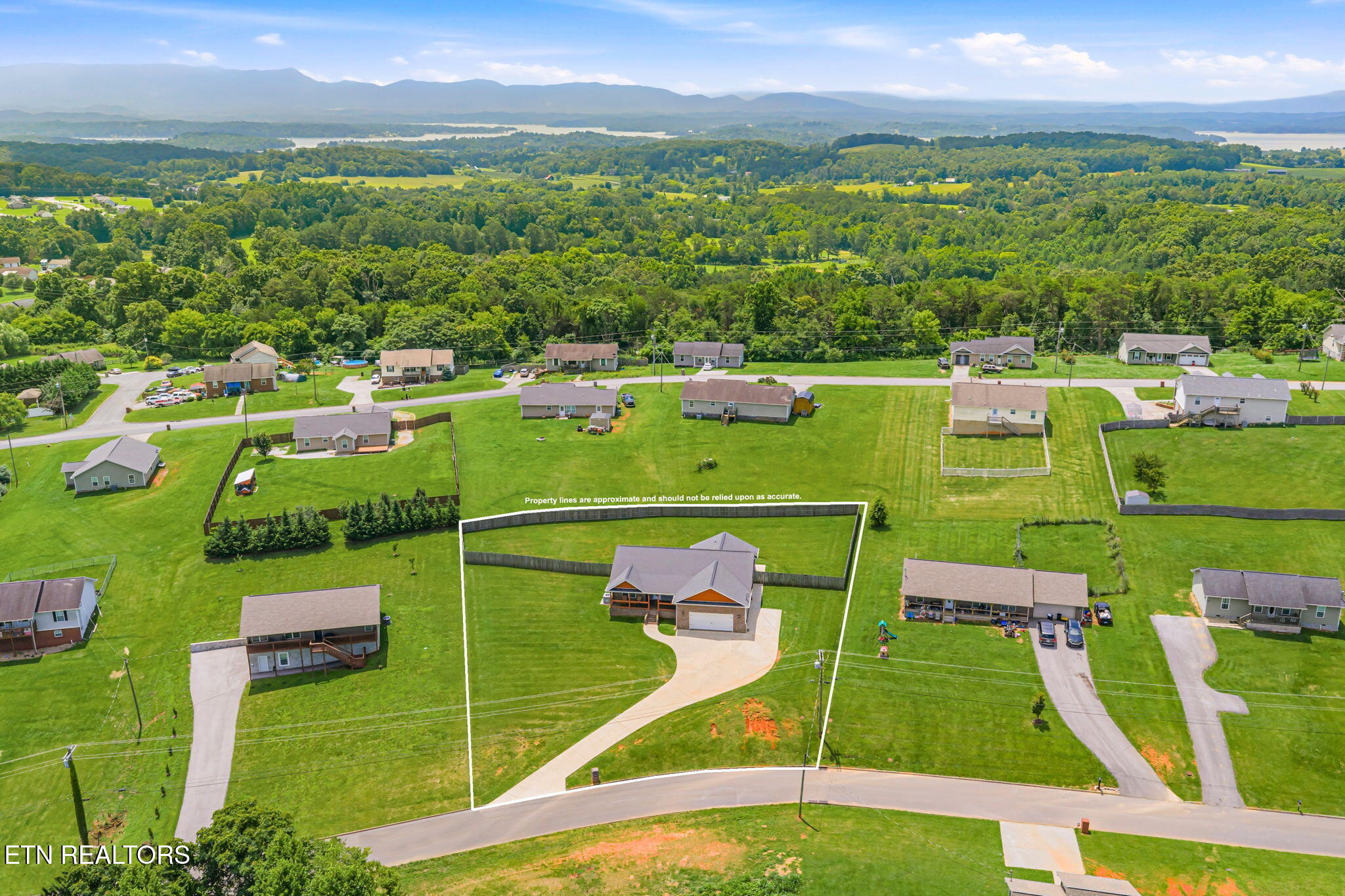 527 Low Valley Road Dandridge, TN 37725 - Photo 3 of 52 3-web-or-mls-527 Low Valley Drive-45-1