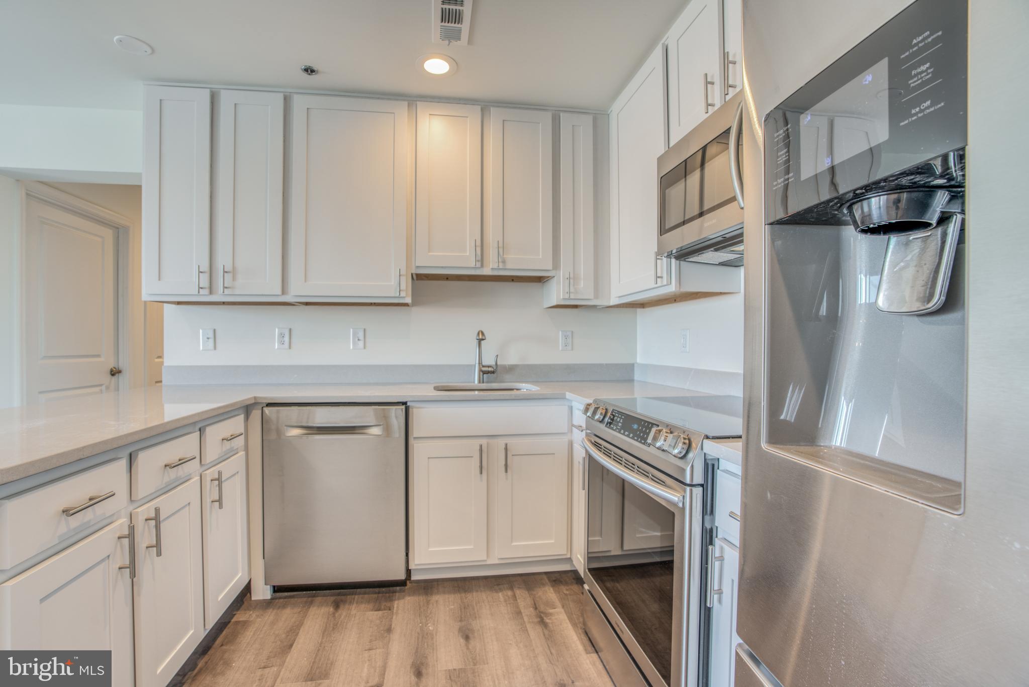 2702 Lighthouse Point East, Unit 626 Baltimore, MD 21224 - Photo 4 of 60 Newly updated kitchen