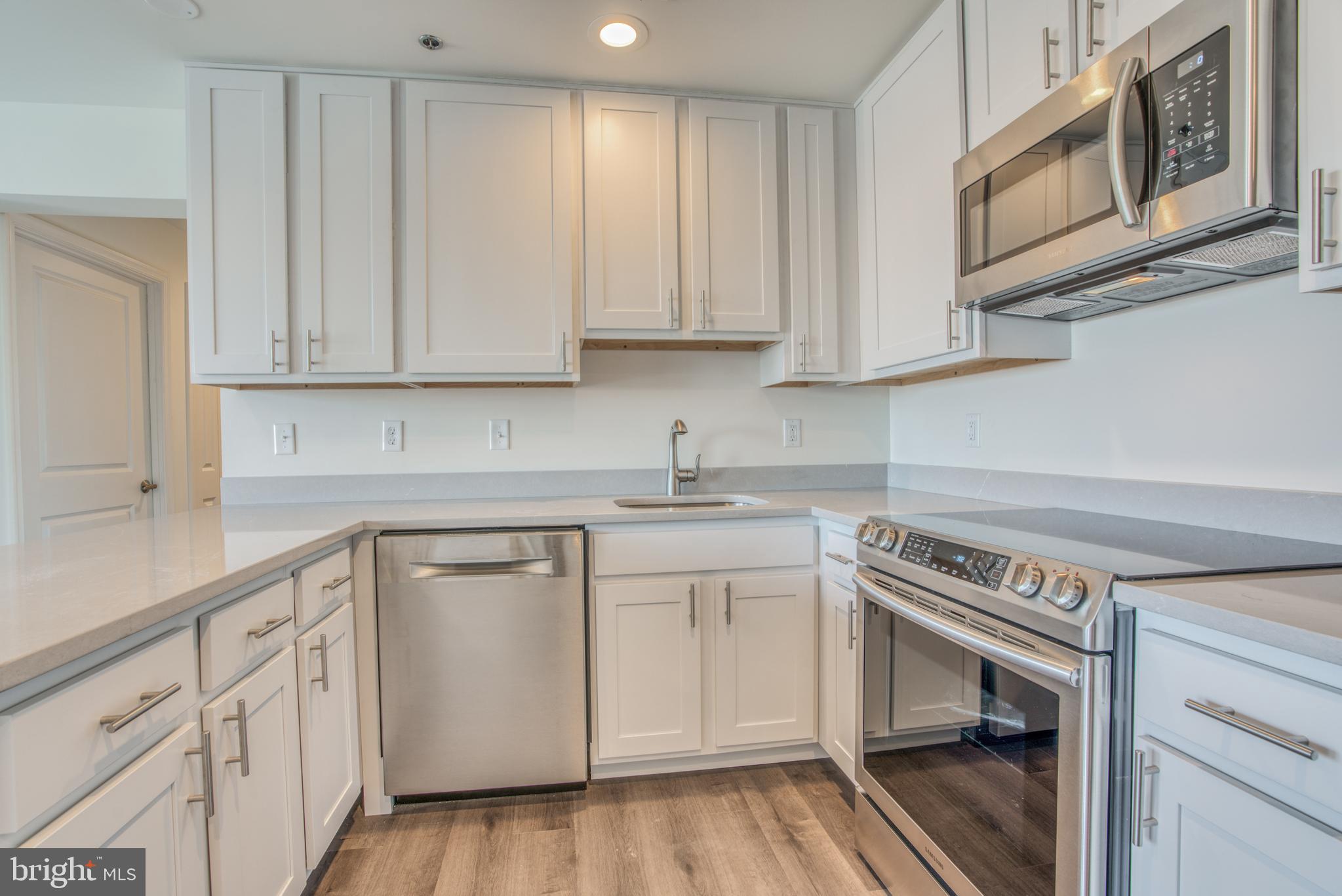 2702 Lighthouse Point East, Unit 626 Baltimore, MD 21224 - Photo 5 of 60 Stainless steel appliances