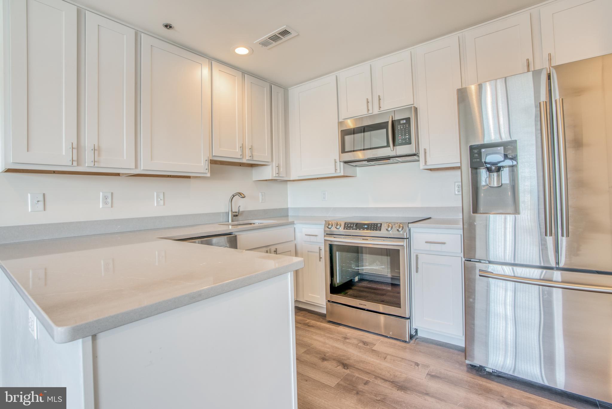2702 Lighthouse Point East, Unit 626 Baltimore, MD 21224 - Photo 6 of 60 Quartz countertops