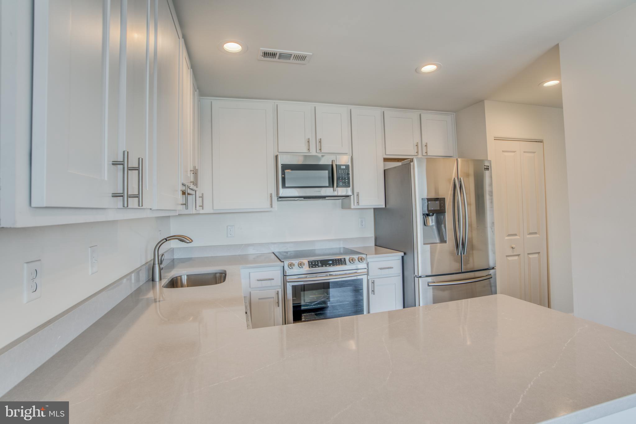 2702 Lighthouse Point East, Unit 626 Baltimore, MD 21224 - Photo 9 of 60 Quartz countertops