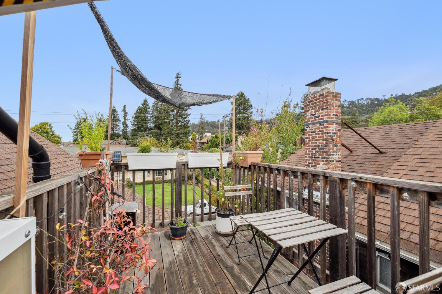 2732 Parker Street Berkeley, CA 94704 - Photo 21 of 25 a view of balcony with furniture