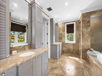$4,695,000 | 717 Solar Isle Drive, Fort Lauderdale, FL 33301