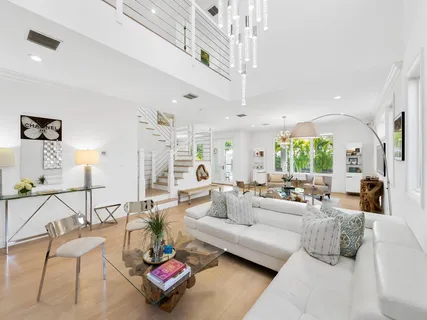 $4,695,000 | 717 Solar Isle Drive, Fort Lauderdale, FL 33301