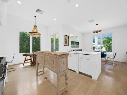 $4,695,000 | 717 Solar Isle Drive, Fort Lauderdale, FL 33301