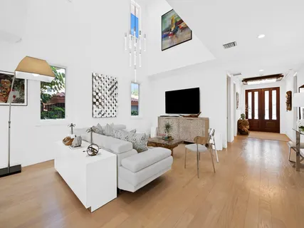 $4,695,000 | 717 Solar Isle Drive, Fort Lauderdale, FL 33301