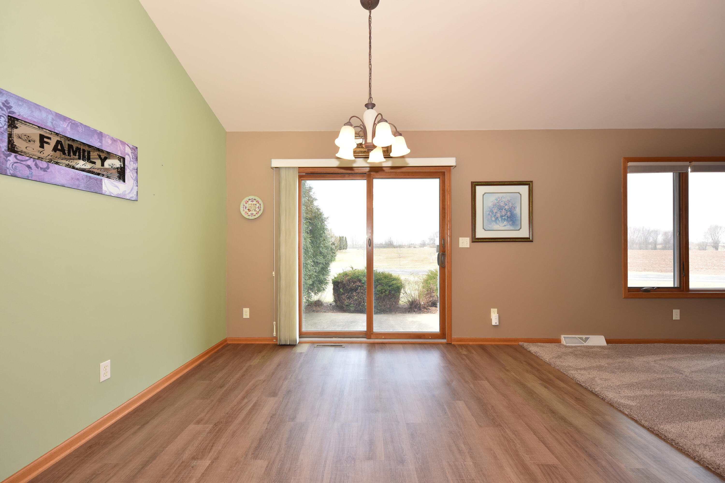 309 La Roche Lane Belgium, WI 53004 - Photo 13 of 32 Dining area