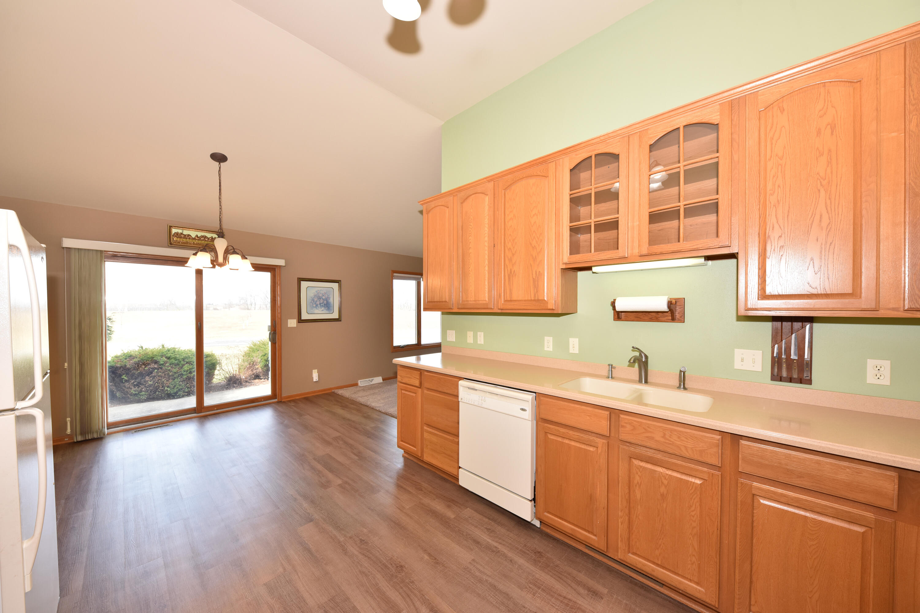 309 La Roche Lane Belgium, WI 53004 - Photo 15 of 32 Kitchen and dining area