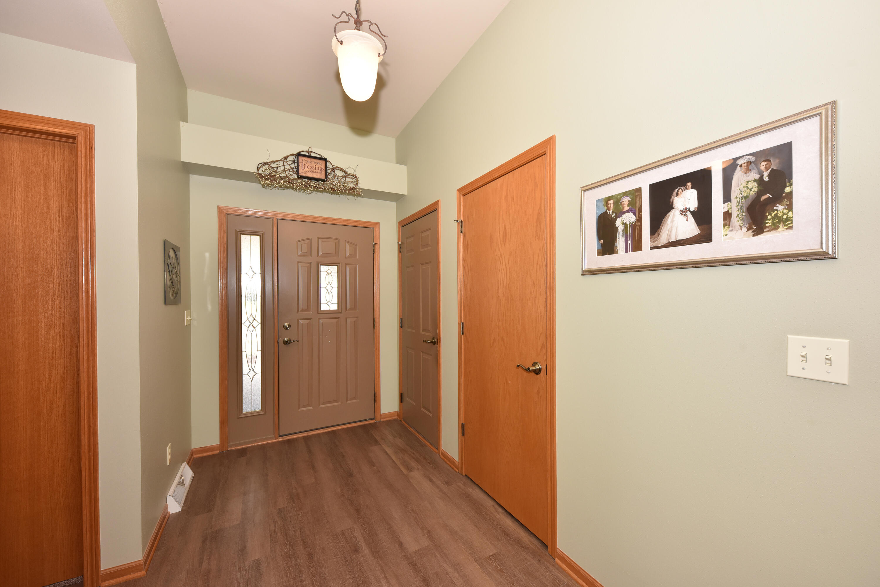 309 La Roche Lane Belgium, WI 53004 - Photo 3 of 32 Front entry