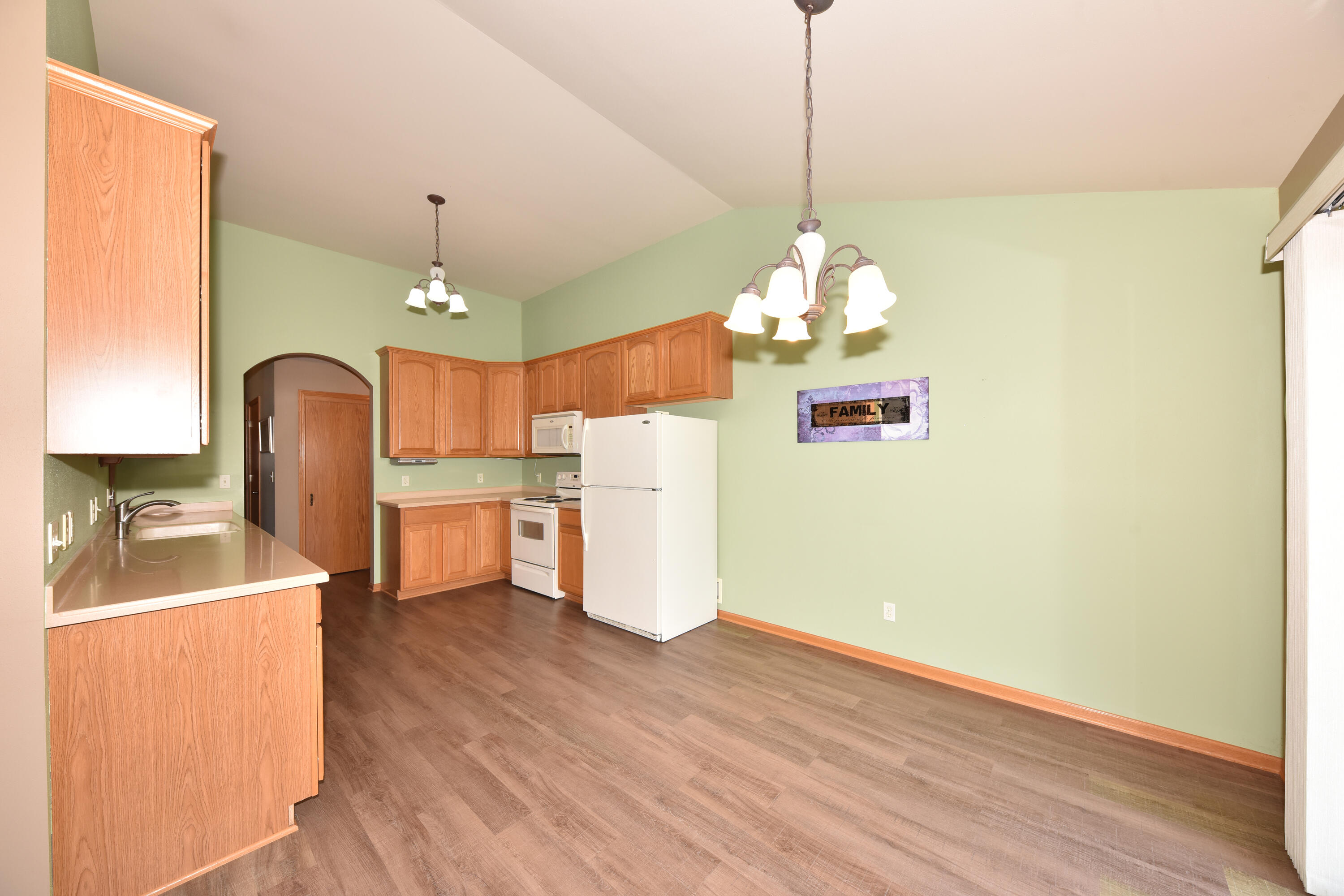 309 La Roche Lane Belgium, WI 53004 - Photo 10 of 32 Kitchen