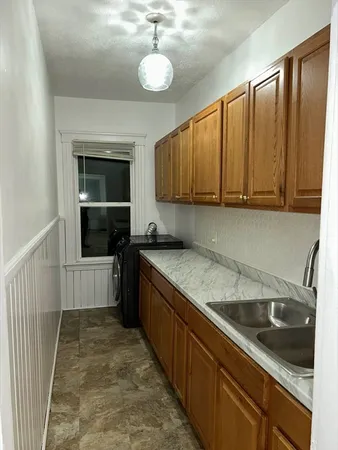 $2,100 | 58 Tower Street, Unit 3, Worcester, MA 01606