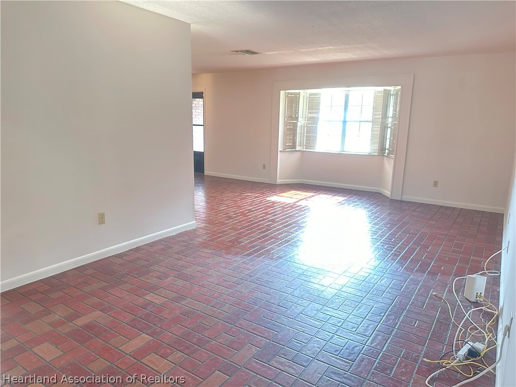303 Blazing Star Road Sebring, FL 33876 - Photo 4 of 25 Gallery Image 4