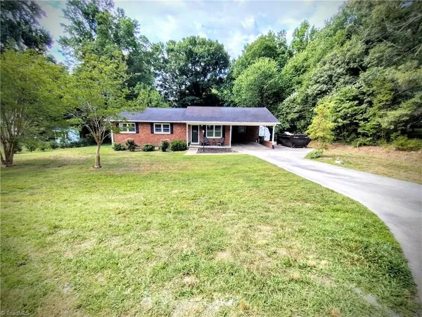 $239,900 | 1003 Hillcrest Drive, Thomasville, NC 27360