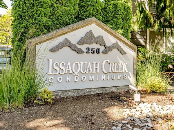 $2,800 | 250 Northwest Dogwood Street, Unit C 302, Issaquah, WA 98027
