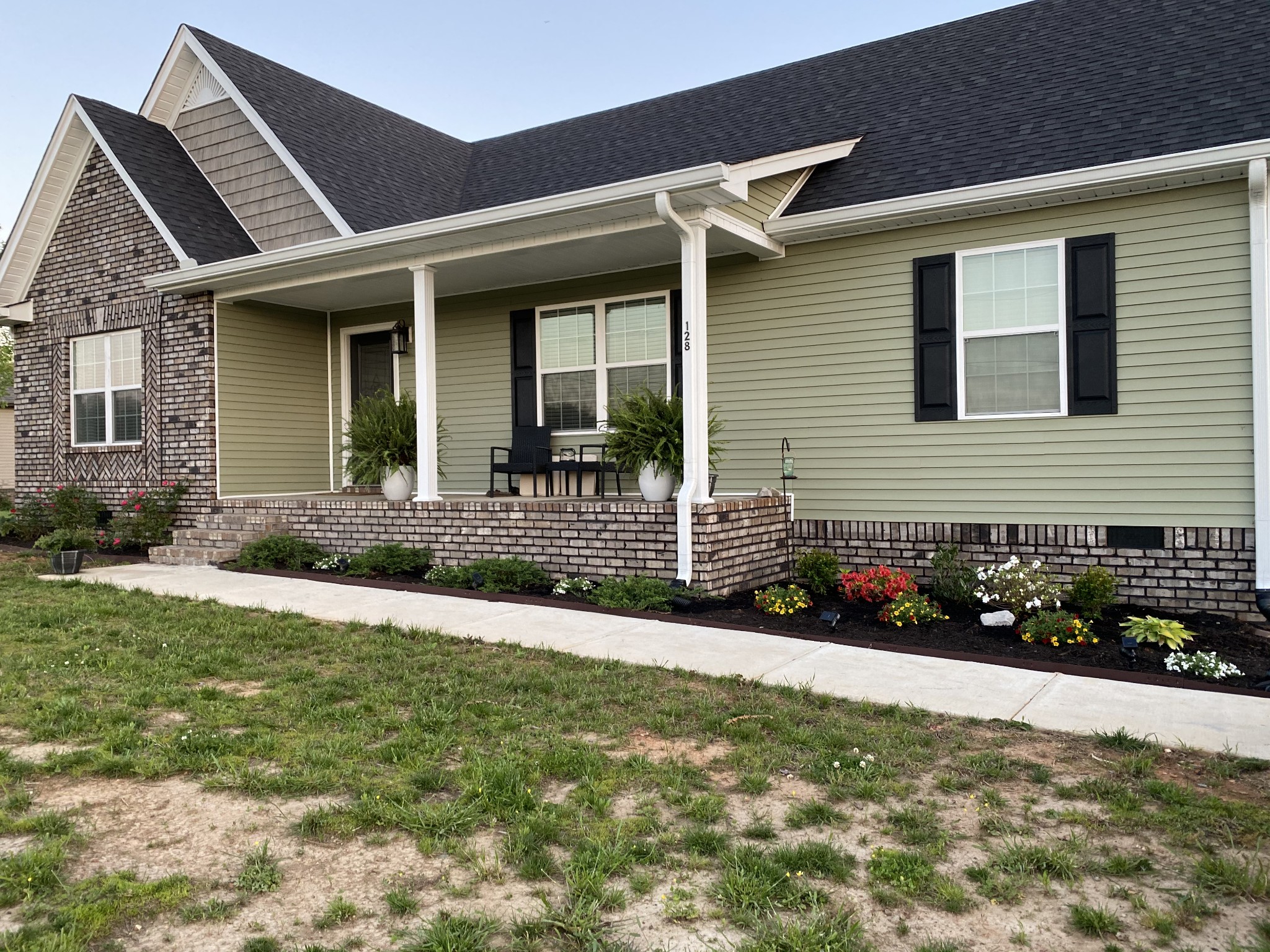 128 East Carter Road Portland, TN 37148 - Photo 2 of 26 a front view of a house with a yard