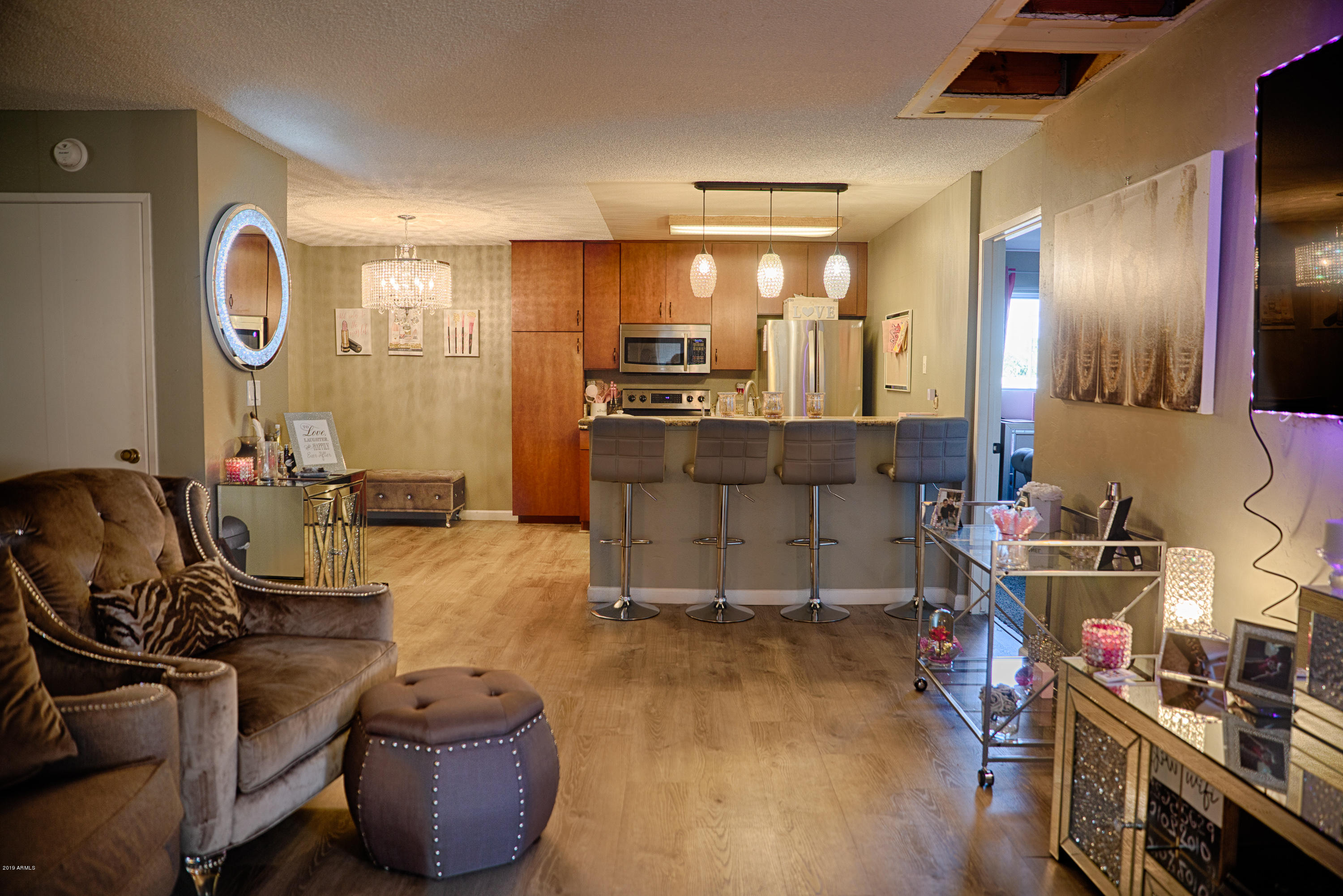 5525 East Thomas Road, Unit B12 Phoenix, AZ 85018 - Photo 12 of 20 living room and kitchen