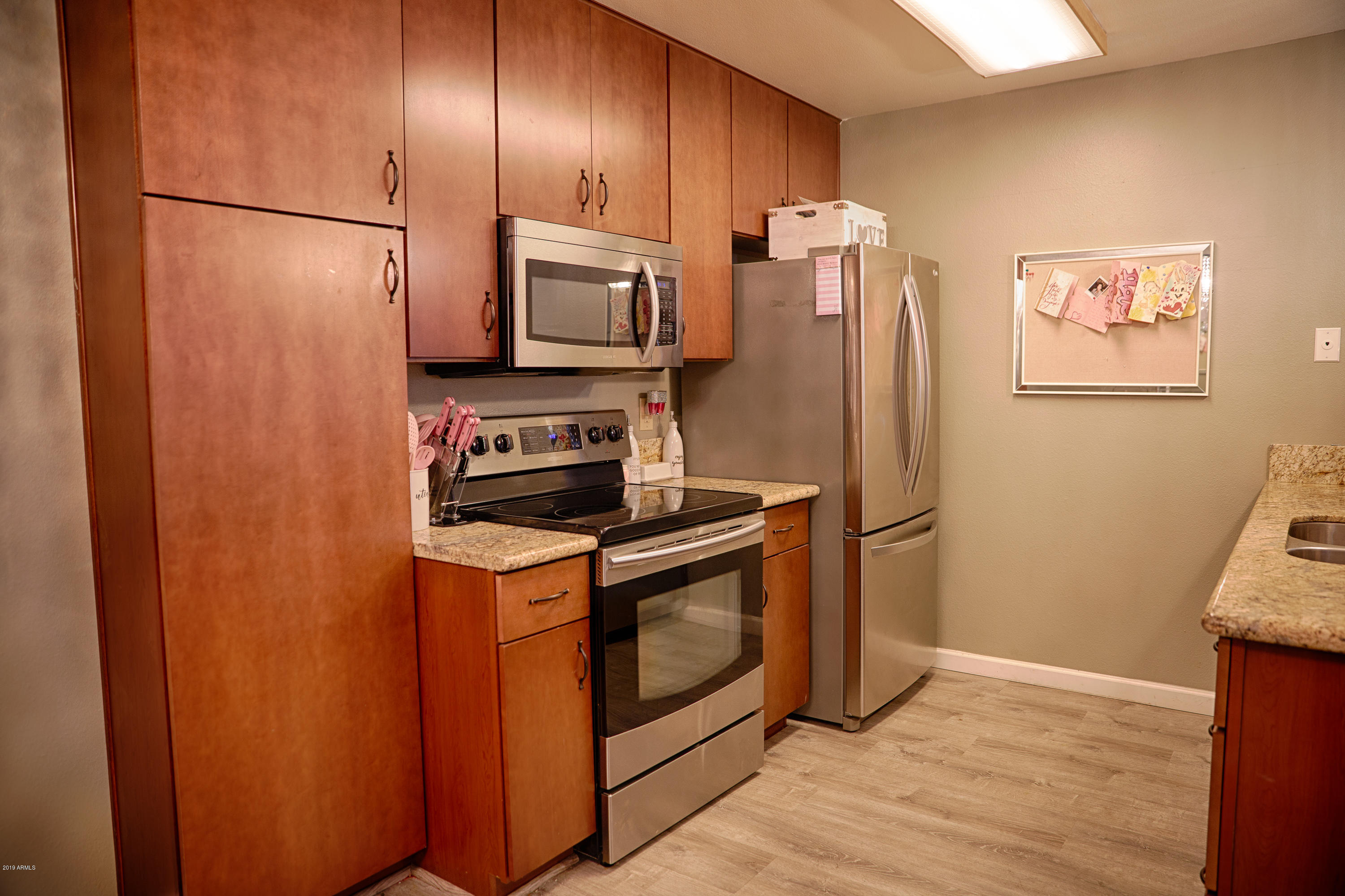 5525 East Thomas Road, Unit B12 Phoenix, AZ 85018 - Photo 16 of 20 kitchen