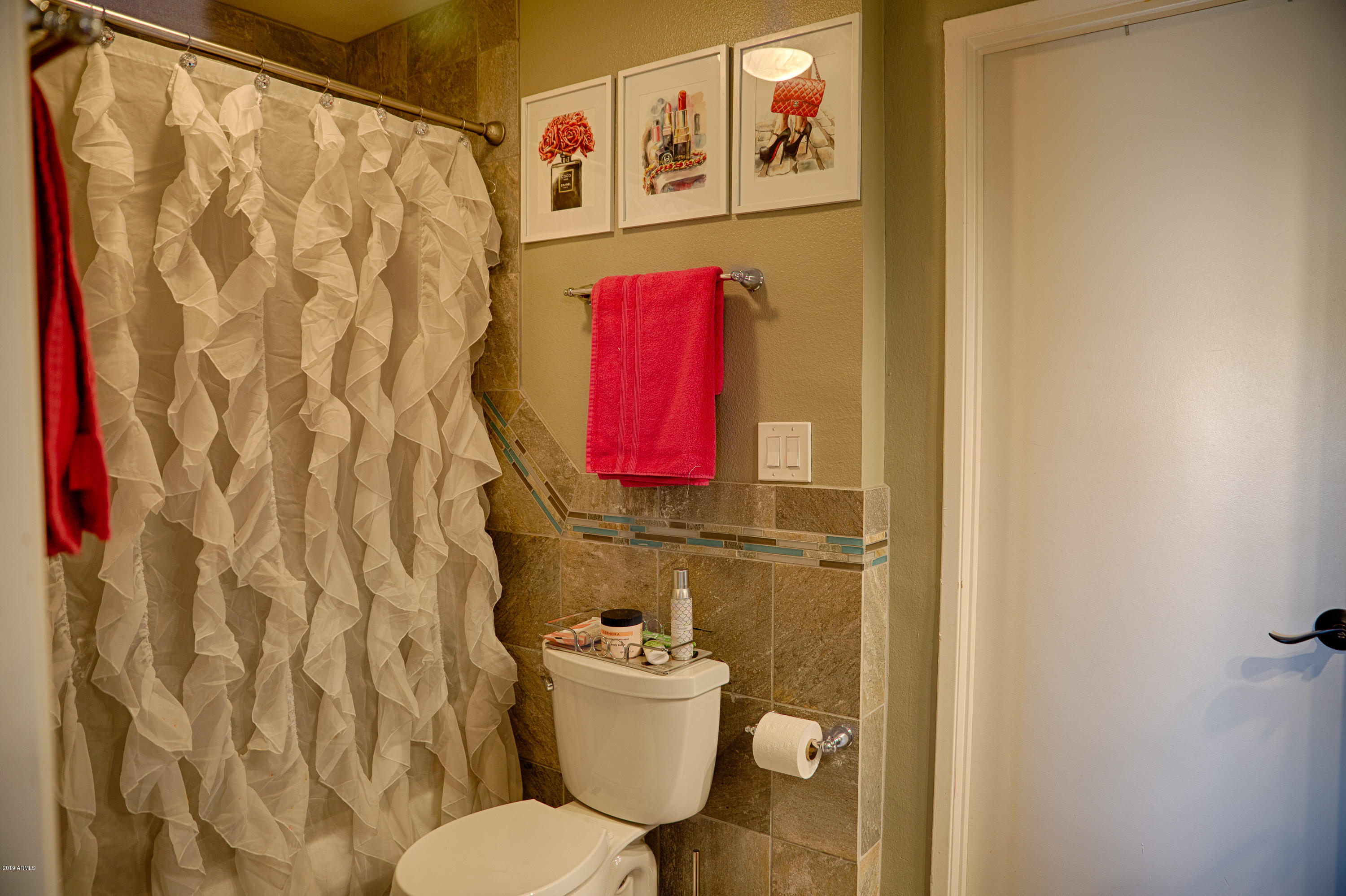 5525 East Thomas Road, Unit B12 Phoenix, AZ 85018 - Photo 8 of 20 bathroom