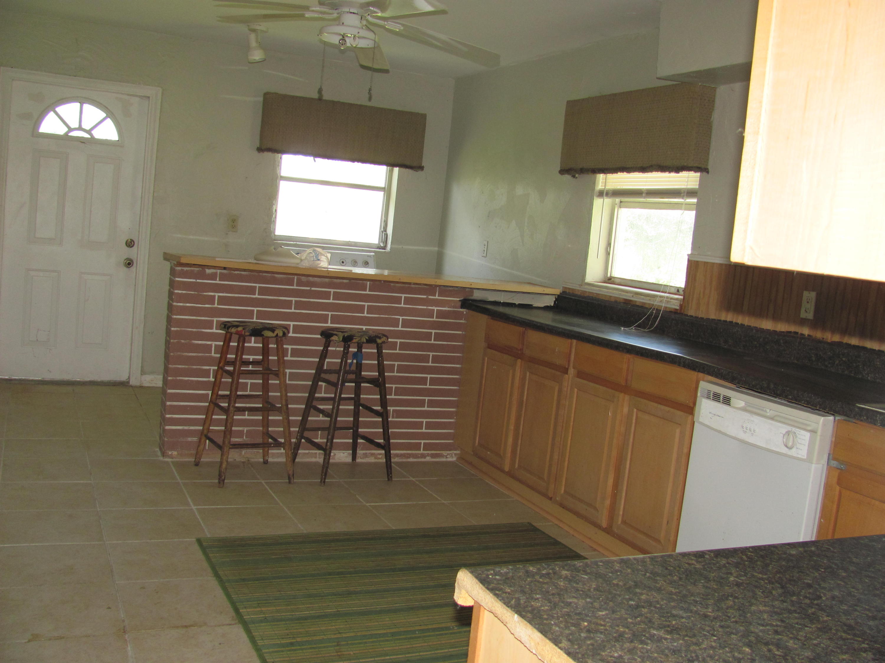 2431 Bacom Point Road Pahokee, FL 33476 - Photo 5 of 13 Kitchen