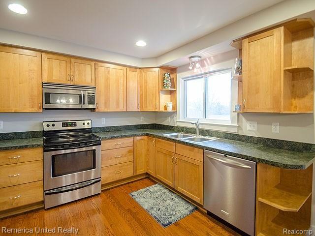28025 Quail Hollow Road Farmington Hills, MI 48331 - Photo 14 of 38