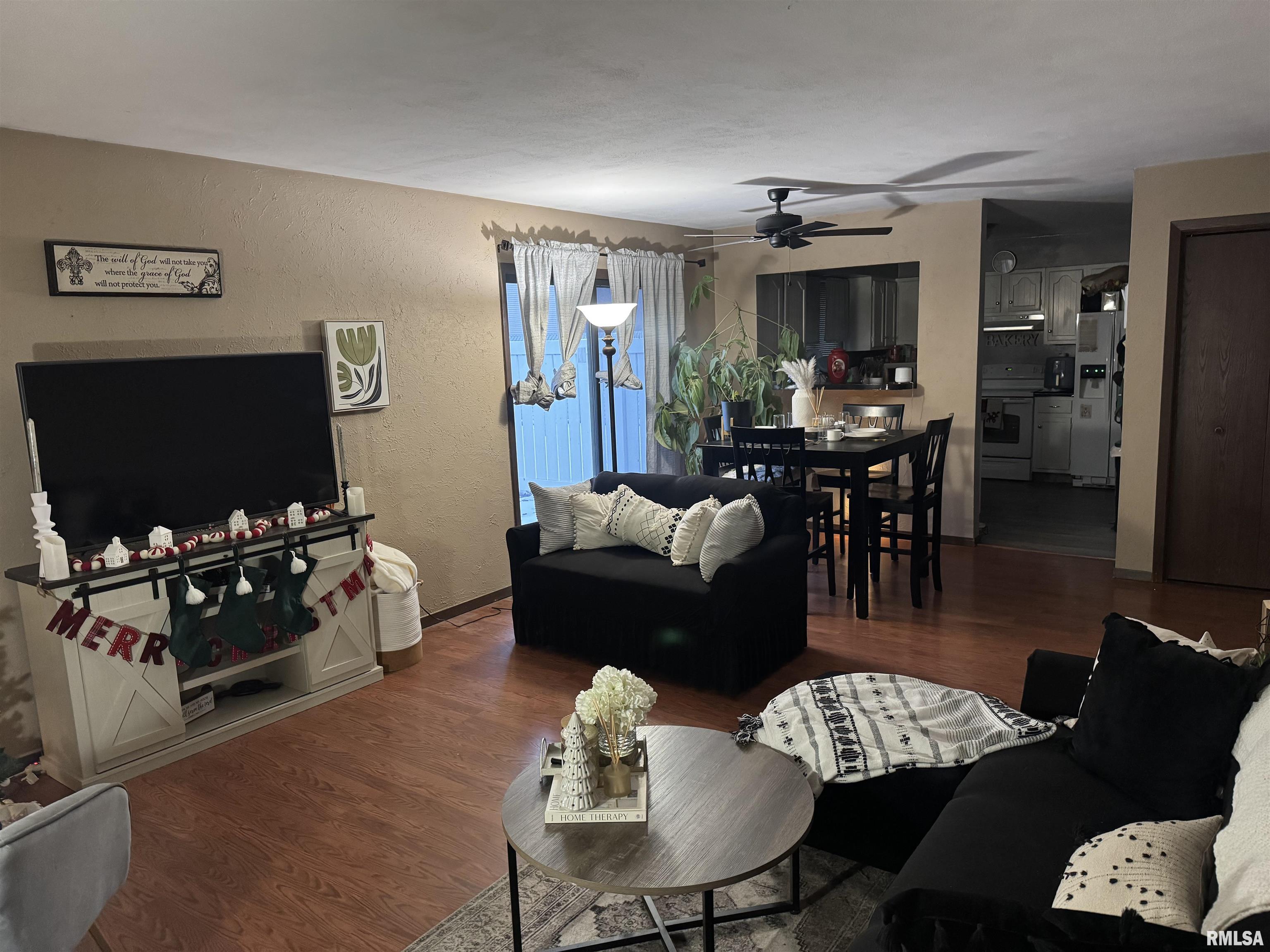 42 Brookside Place Springfield, IL 62704 - Photo 2 of 10