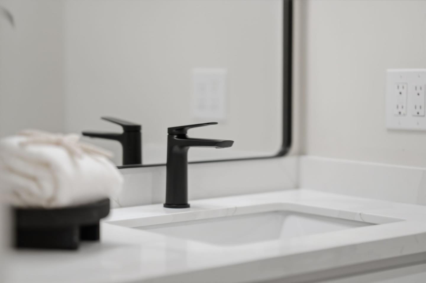 409 Puerto Place Hayward, CA 94541 - Photo 39 of 54 a bathroom with a bathtub
