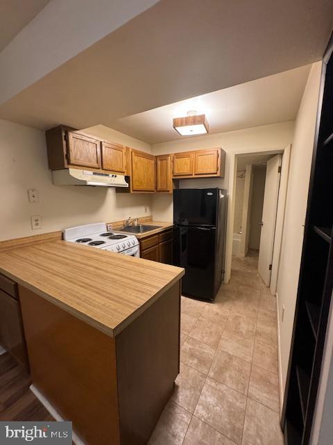 3621 Seaford Court Pasadena, MD 21122 - Photo 22 of 25 a kitchen with stainless steel appliances a refrigerator and a stove