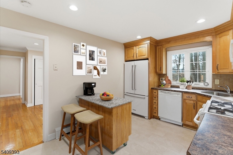 72 Prospect Street Paramus, NJ 07652 - Photo 5 of 24