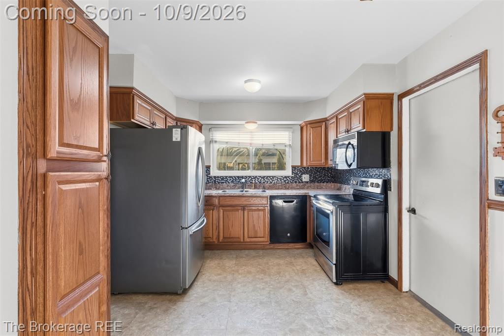 42745 Saltz Road Canton, MI 48187 - Photo 12 of 43 Gallery Image 12