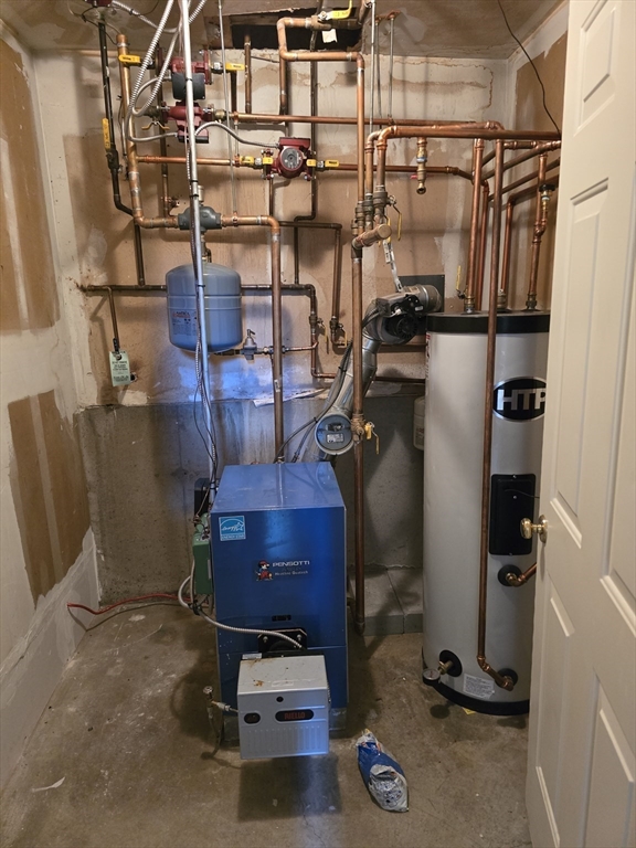 146 Old Amherst Road Sunderland, MA 01375 - Photo 13 of 16 a room with musical instruments