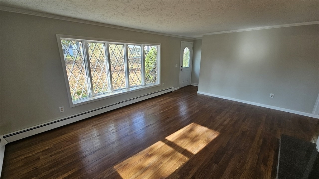 395 Hollis Road Lunenburg, MA 01462 - Photo 11 of 29 Gallery Image 11
