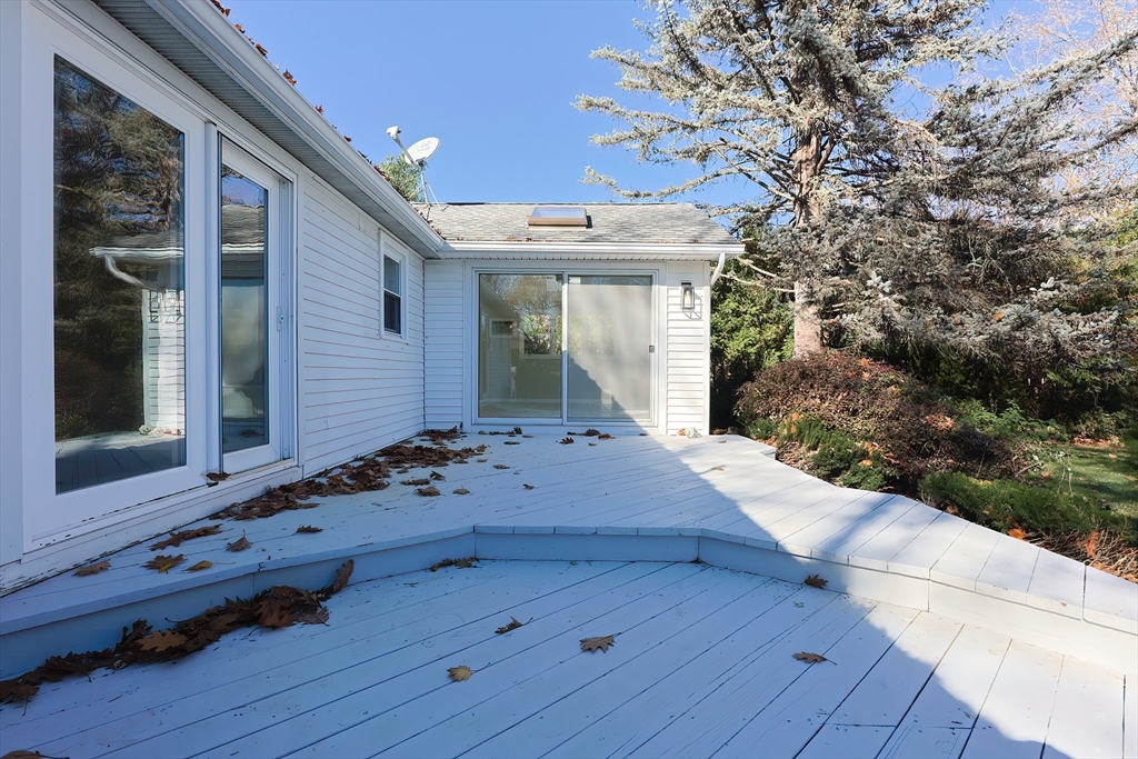 395 Hollis Road Lunenburg, MA 01462 - Photo 3 of 29 Gallery Image 3