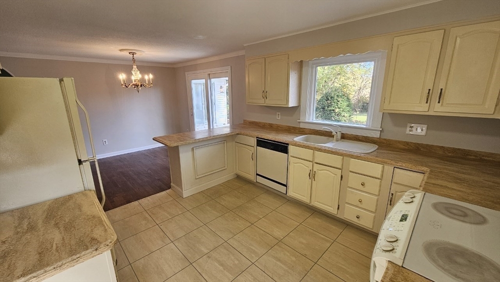 395 Hollis Road Lunenburg, MA 01462 - Photo 5 of 29 Gallery Image 5
