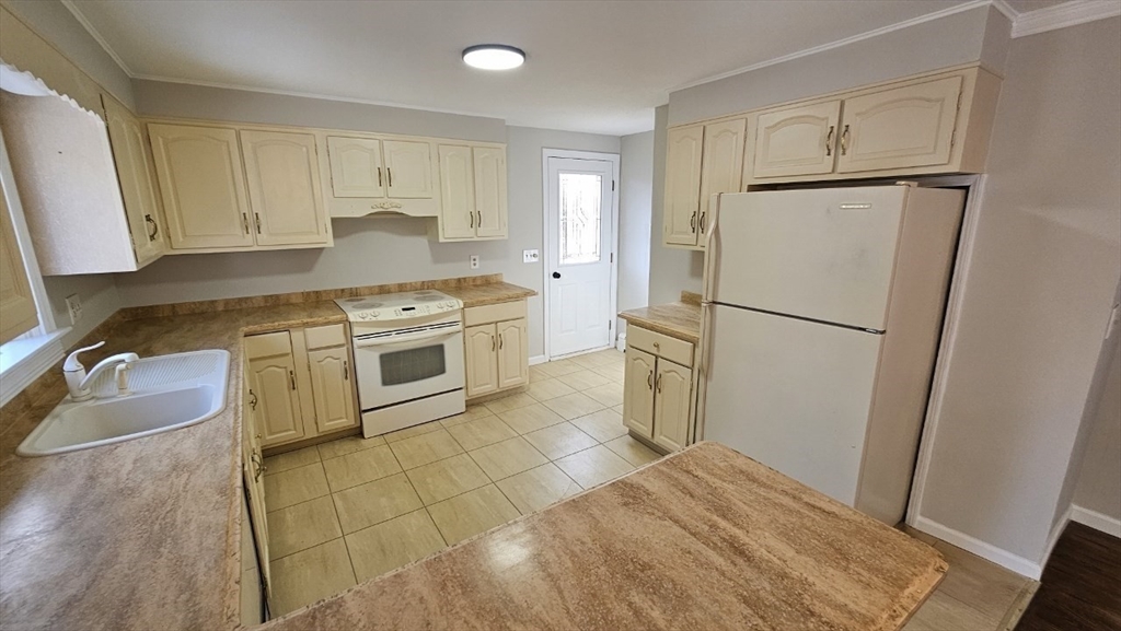 395 Hollis Road Lunenburg, MA 01462 - Photo 6 of 29 Gallery Image 6