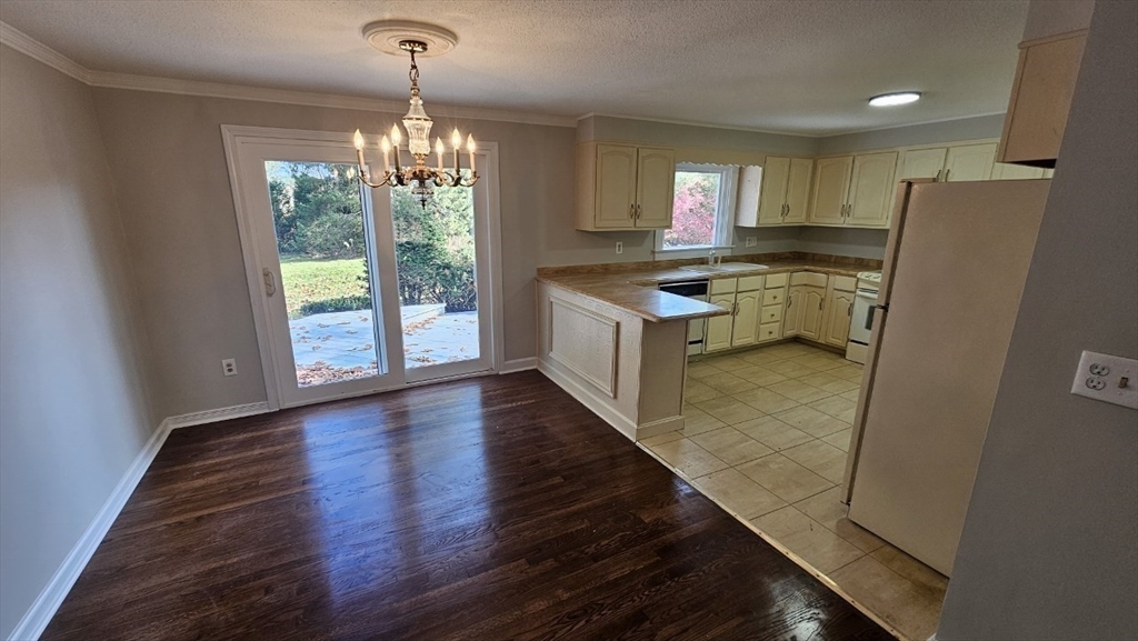 395 Hollis Road Lunenburg, MA 01462 - Photo 8 of 29 Gallery Image 8