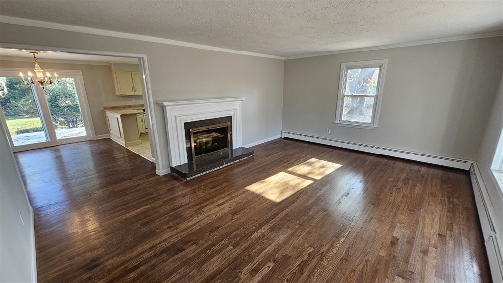 395 Hollis Road Lunenburg, MA 01462 - Photo 9 of 29 Gallery Image 9