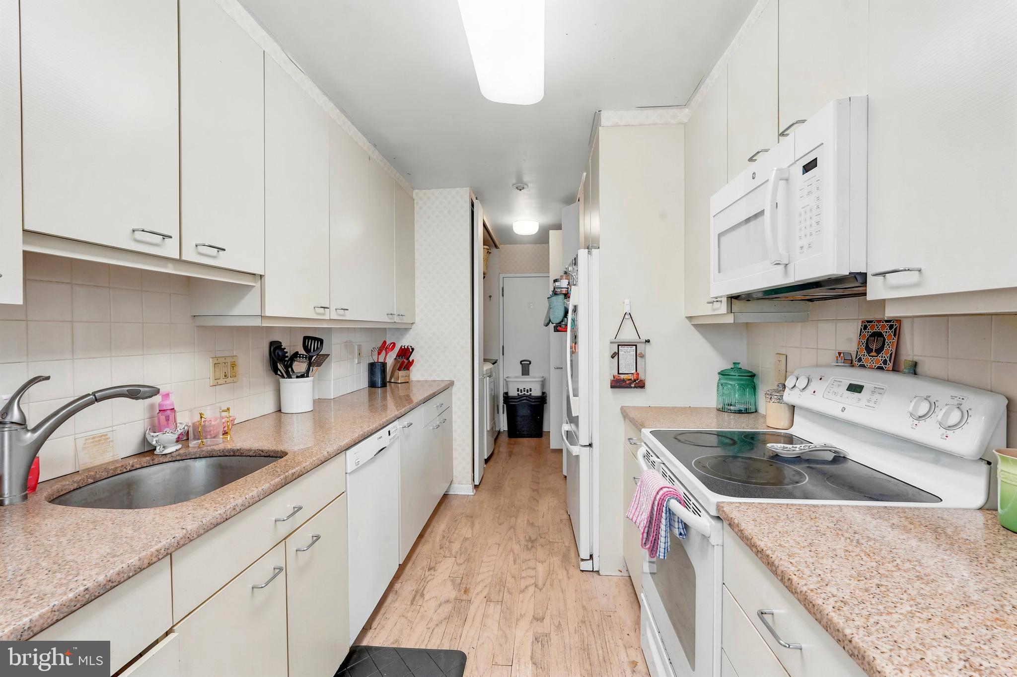 41 Conshohocken State Road, Unit 503 Bala Cynwyd, PA 19004 - Photo 10 of 24 Kitchen with great counterspace