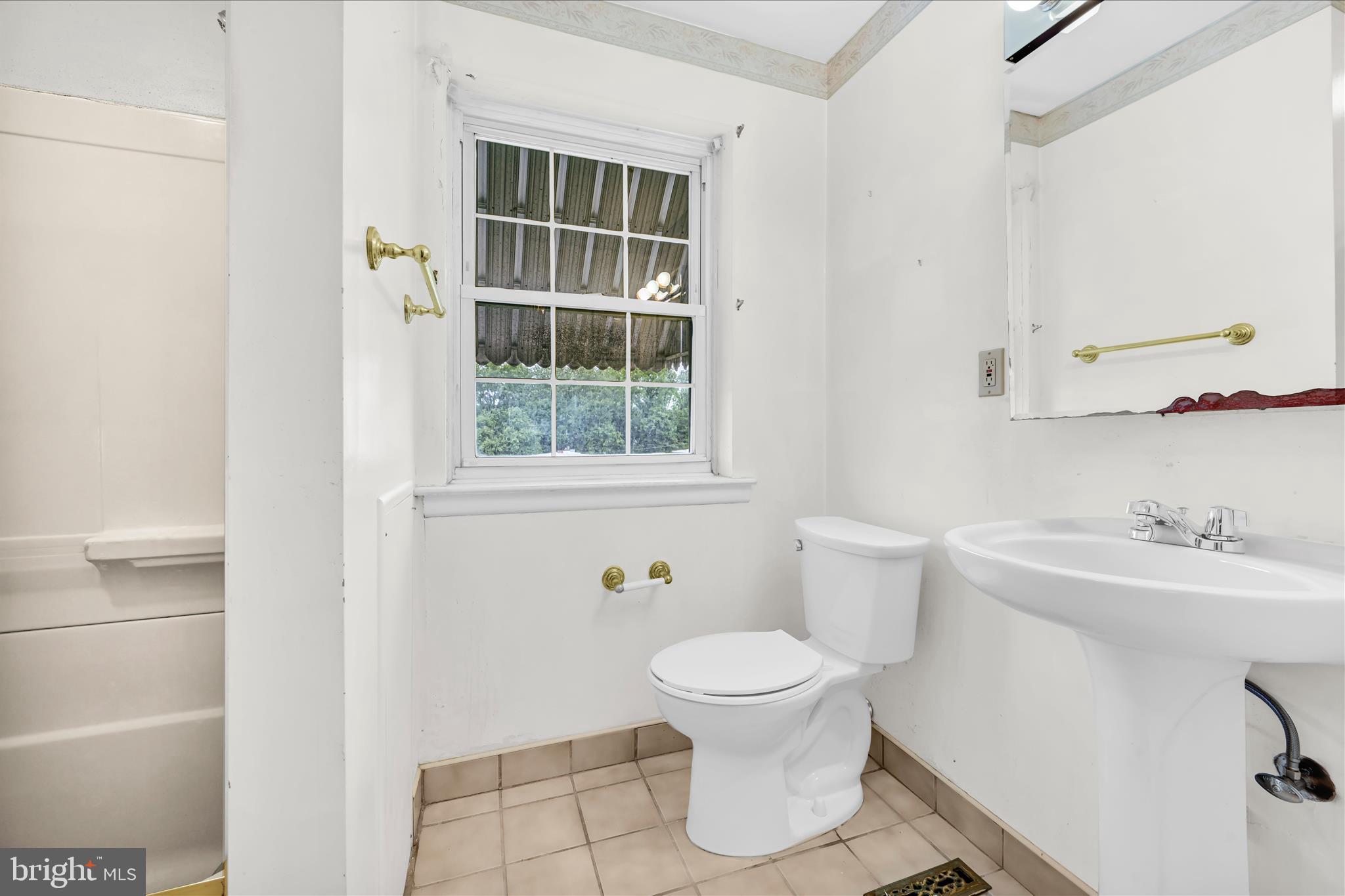110 Greendale Road Philadelphia, PA 19154 - Photo 16 of 32 Bathroom