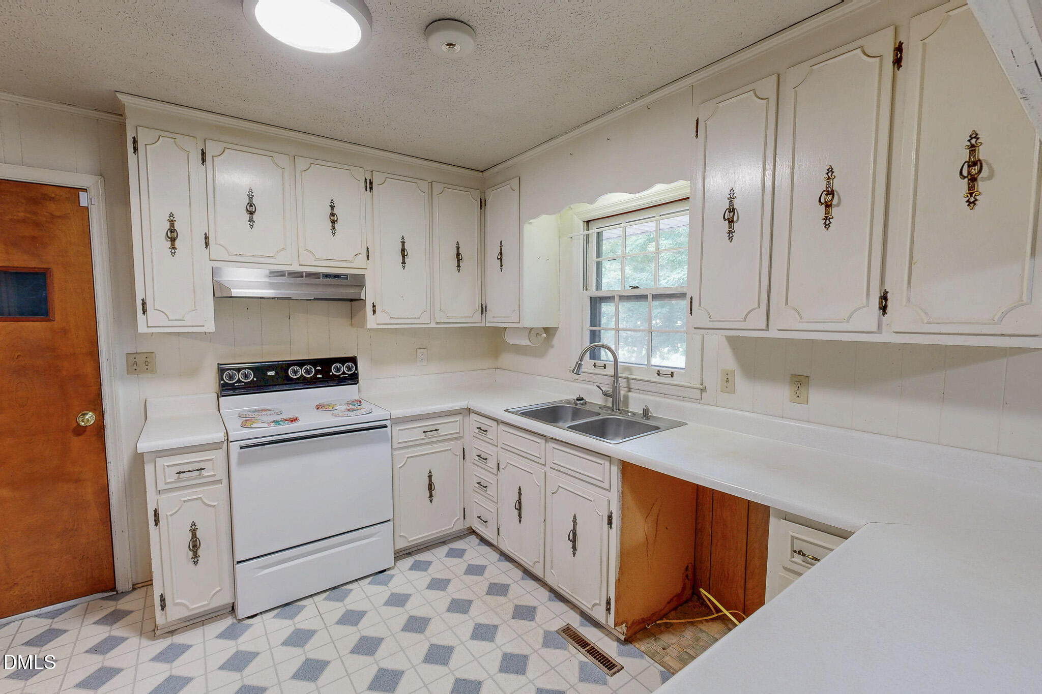 2072 Edwin Robertson Road Roxboro, NC 27574 - Photo 4 of 28 4