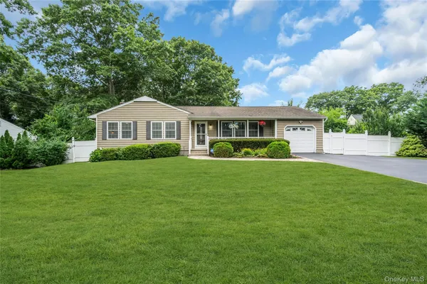 $749,999 | 84 Juniper Avenue, Ronkonkoma, NY 11779