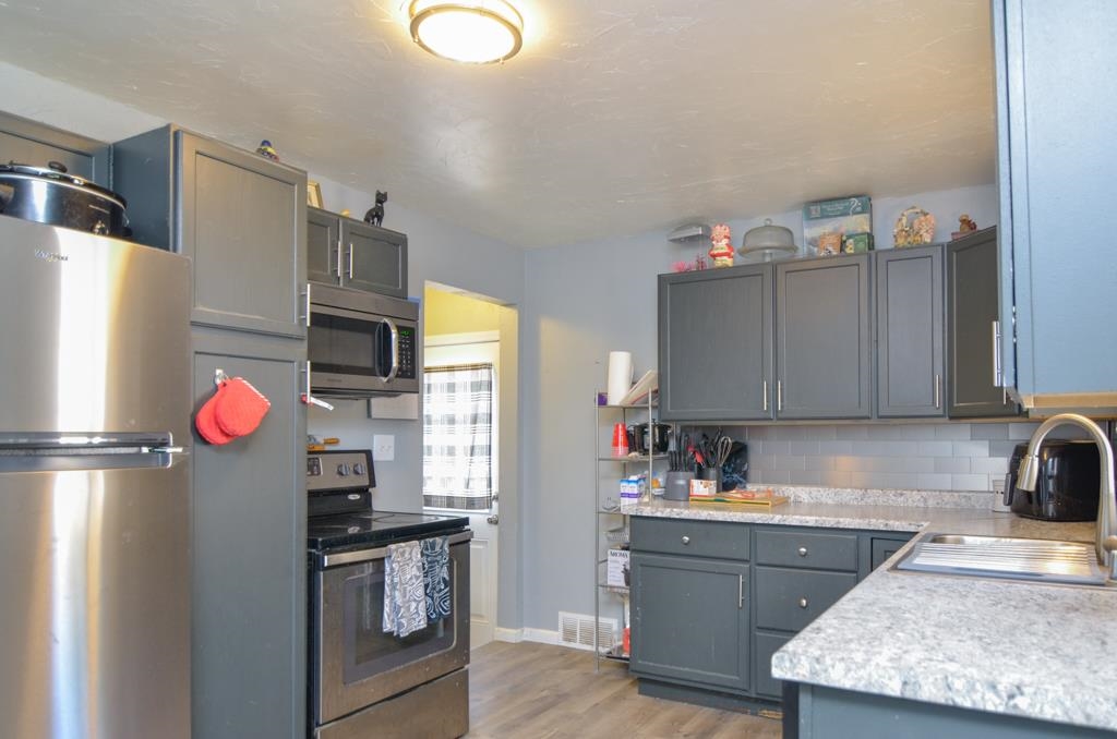 816 East Harrison Street Appleton, WI 54915 - Photo 7 of 40