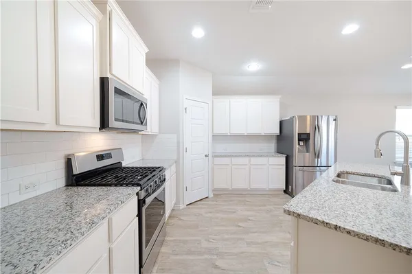 $2,300 | 7329 Sentry Path, Austin, TX 78744