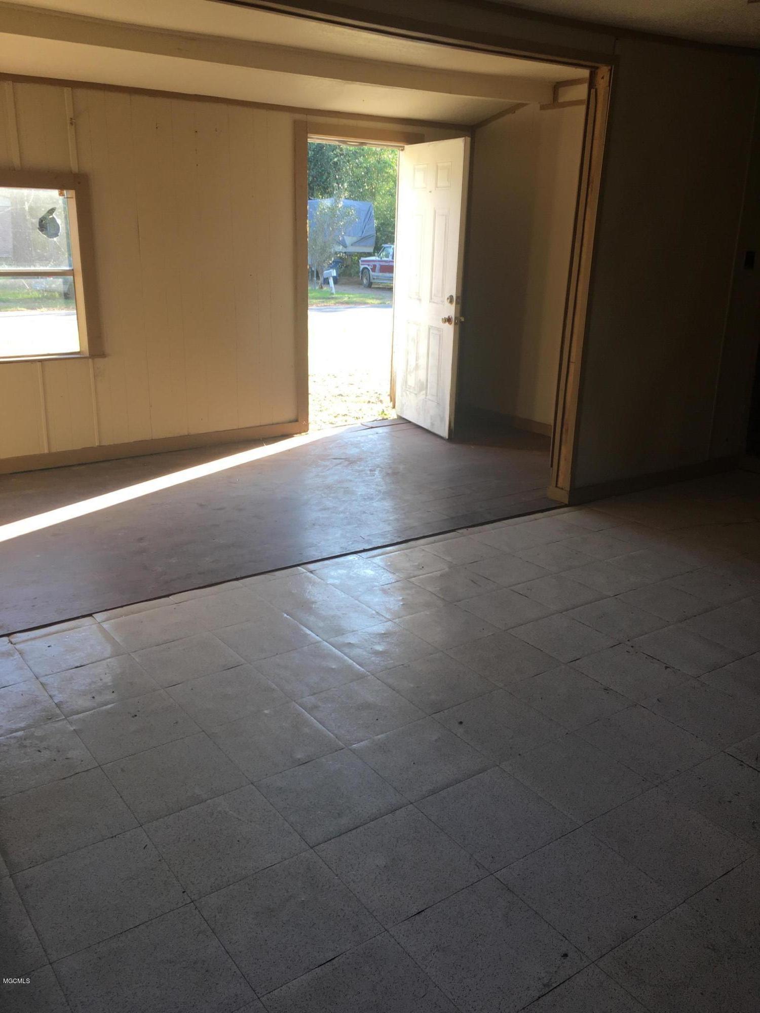 3717 Fieldworth Road Moss Point, MS 39562 - Photo 7 of 23 60400AC3-A0A4-498C-96D0-C7F359B0C9B2